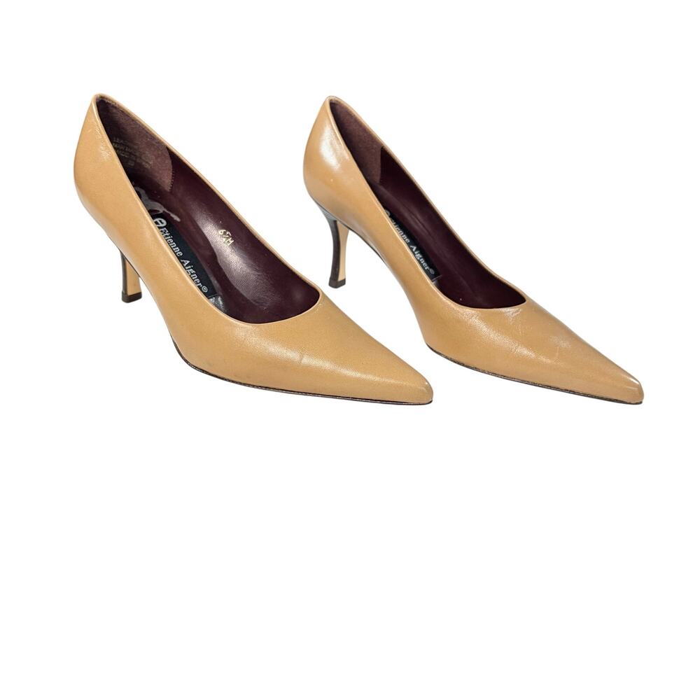NWT Etienne Aigner camel pointy toe heel. Size 6.5M. 2.5 inch heel